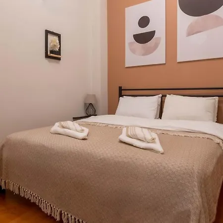 Spacious & Historic 2br In Taksim Lägenhet *
